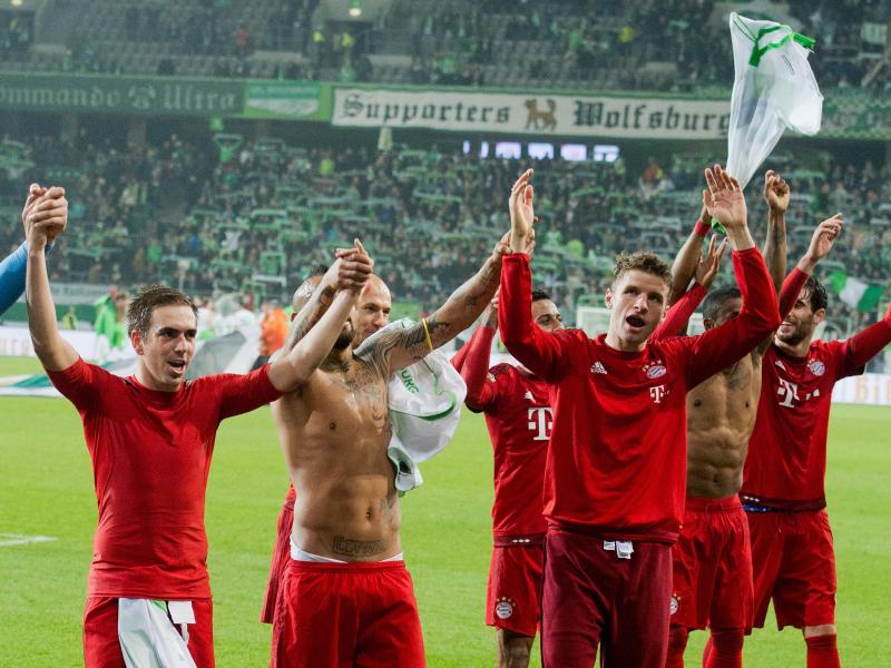 Auch in Frankfurt wollen sich die Bayern nach dem Spiel in gewohnter Pose von ihren Fans verabschieden