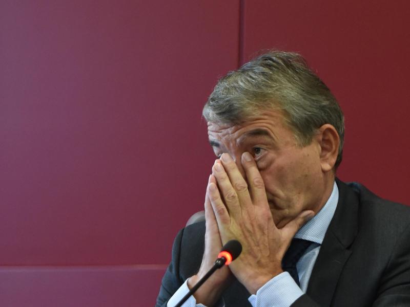 Am 22. Oktober trat Wolfgang Niersbach in Frankfurt sichtlich erschöpft vor die Presse Am 22. Oktober trat Wolfgang Niersbach in Frankfurt sichtlich erschöpft vor die Presse