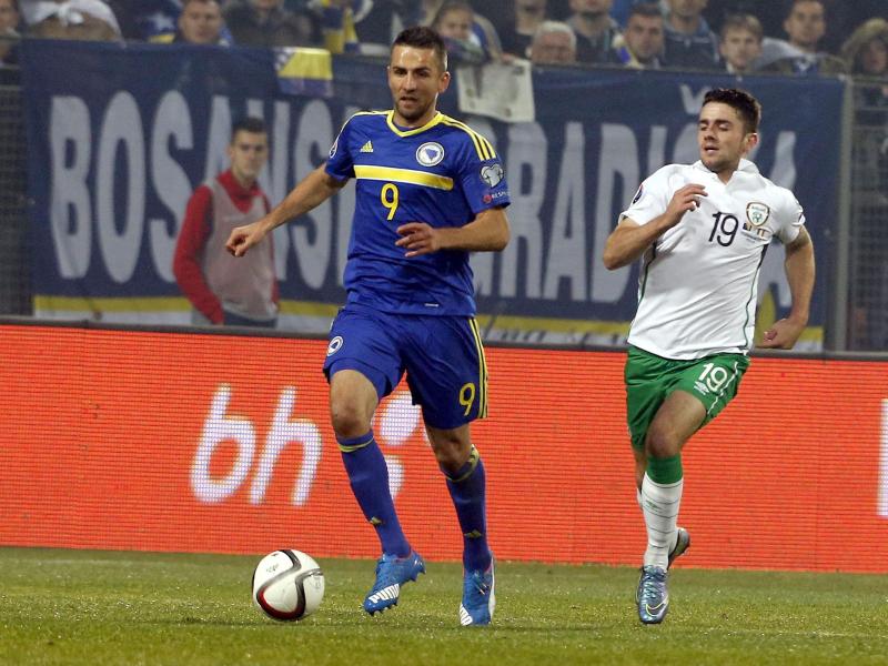 Vedad Ibisevic (l.) hat den Kampf um die EM-Qualifikation mit Bosnien noch nicht aufgegeben.