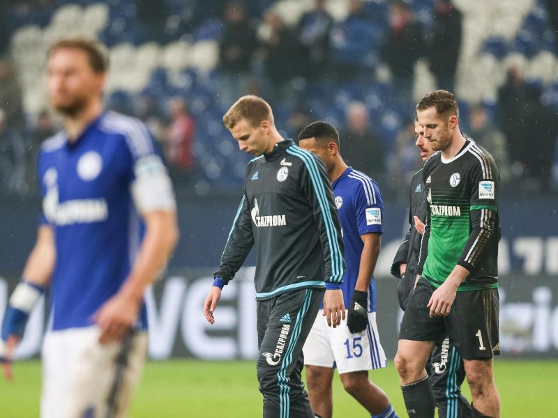 Die Schalke-Spieler schlichen geknickt vom Platz