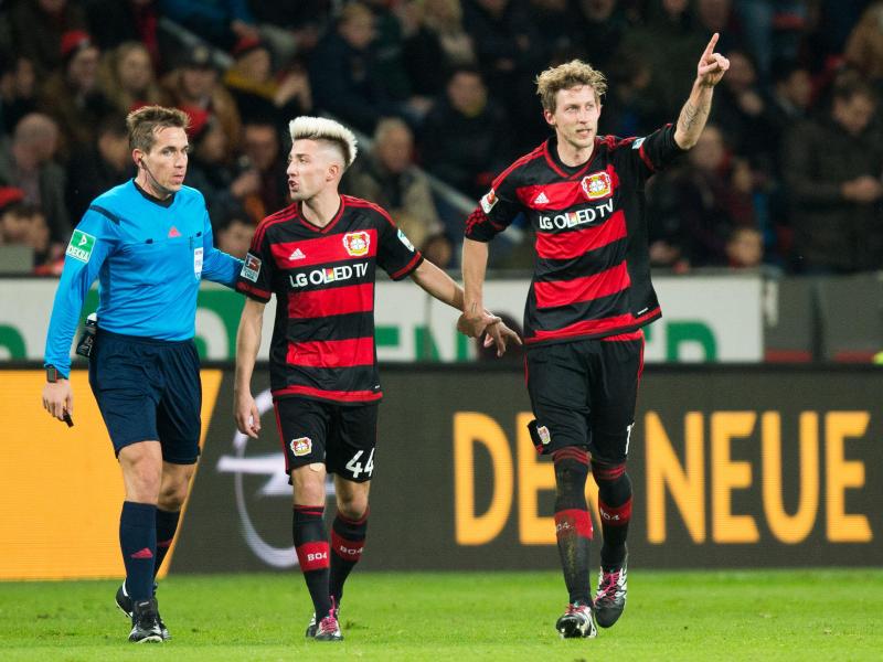 Stefan Kießling (r) hat gegen Gladbach mit zwei Treffern und zwei Vorlagen viel Eigenwerbung betrieben Stefan Kießling (r) hat gegen Gladbach mit zwei Treffern und zwei Vorlagen viel Eigenwerbung betrieben