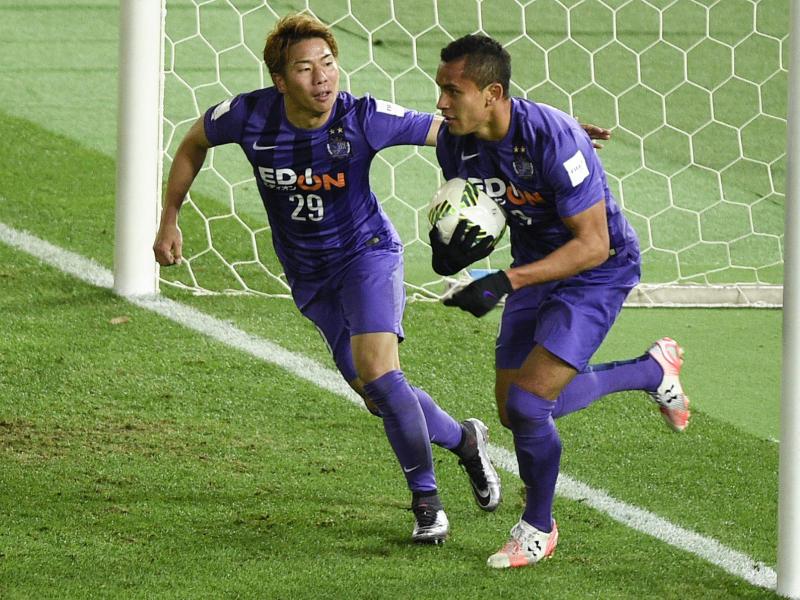 Douglas (r.) führte Sanfrecce Hiroshima mit einem Doppelpack zu Platz drei bei der Club-WM