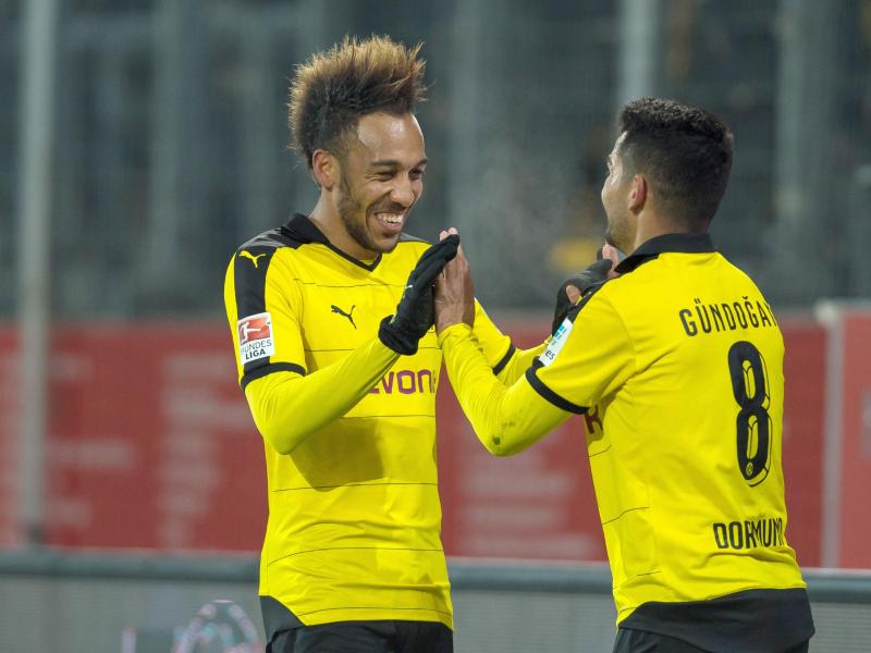 Pierre-Emerick Aubameyang (l.) äußerte sich vor Beginn der Rückrunde kämpferisch