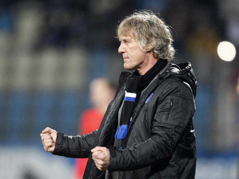 Bochums Trainer Gertjan Verbeek spornt seine Spieler zu einem mutigen Auftreten an