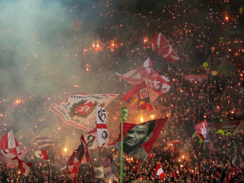 Kaiserslauterns Fans droht ein Teilausschluss, wenn sie erneut randalieren