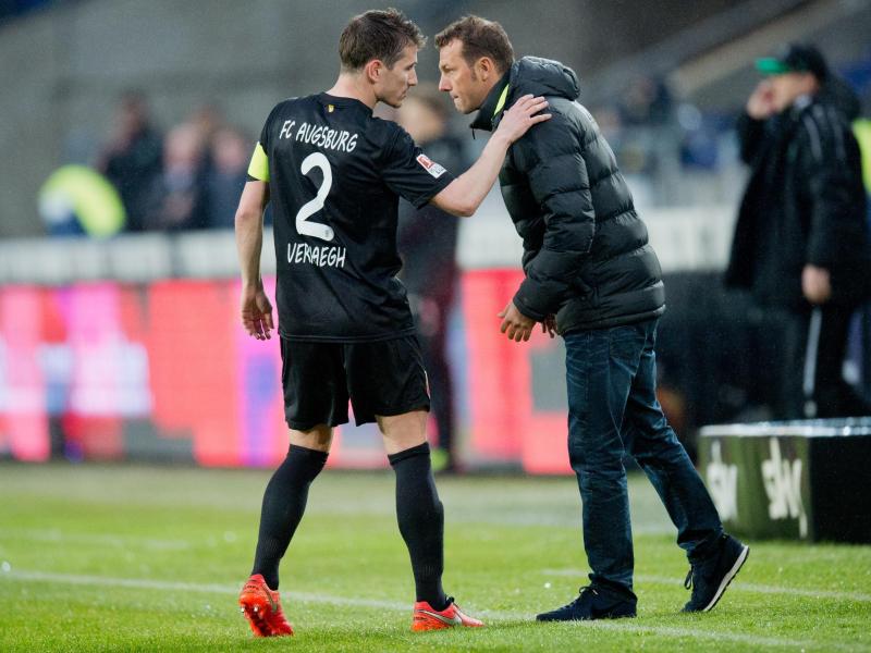 Augsburgs Coach Markus Weinzierl kann wieder mit Kapitän Paul Verhaegh planen. Augsburgs Coach Markus Weinzierl kann wieder mit Kapitän Paul Verhaegh planen.
