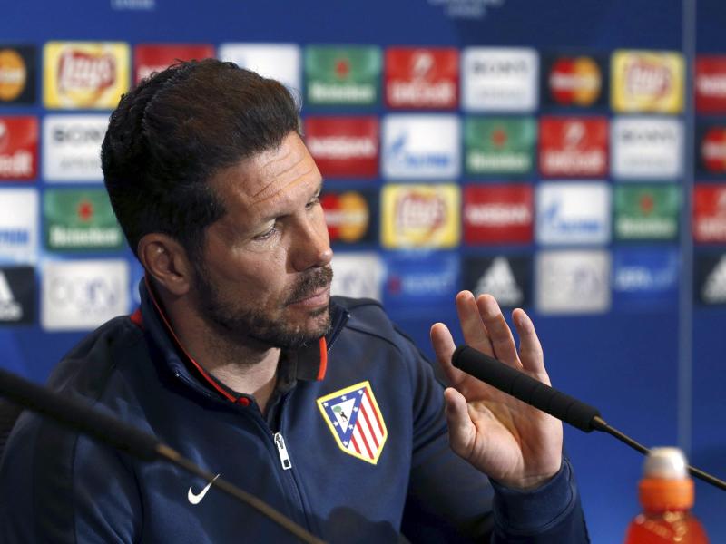 Atlético Madrids Coach Diego Simeone bei der Pressekonferenz