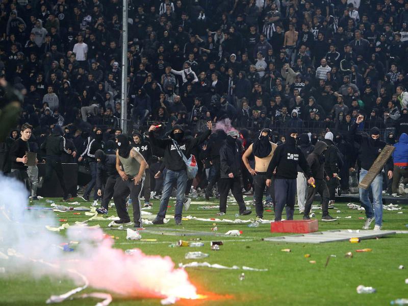 PAOK-Anhänger hatten am 2. März gegen Olympiakos für einen Spielabbruch gesorgt. Foto: Sotiris Barbarousis