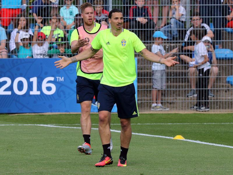Zlatan Ibrahimović wurde jubelnd empfangen Zlatan Ibrahimović wurde jubelnd empfangen