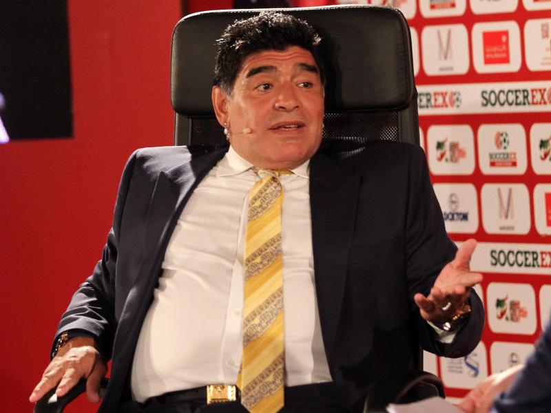 Diego Maradona meldet sich in der Fußball-Öffentlichkeit zurück