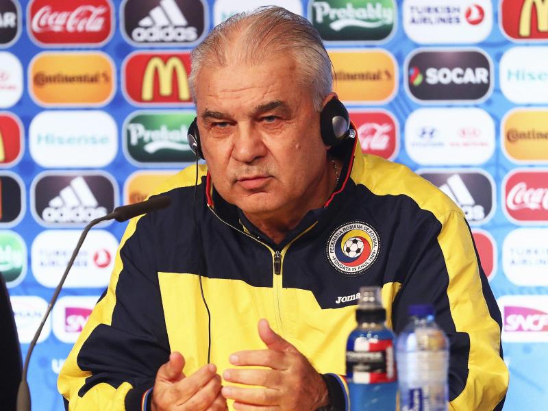 Rumäniens Nationaltrainer Anghel Iordanescu hat einen Journalisten verbal angegriffen.