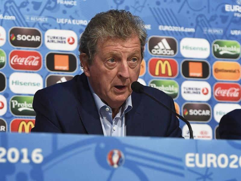 Englands Trainer Roy Hodgson bei einer Pressekonferrenz