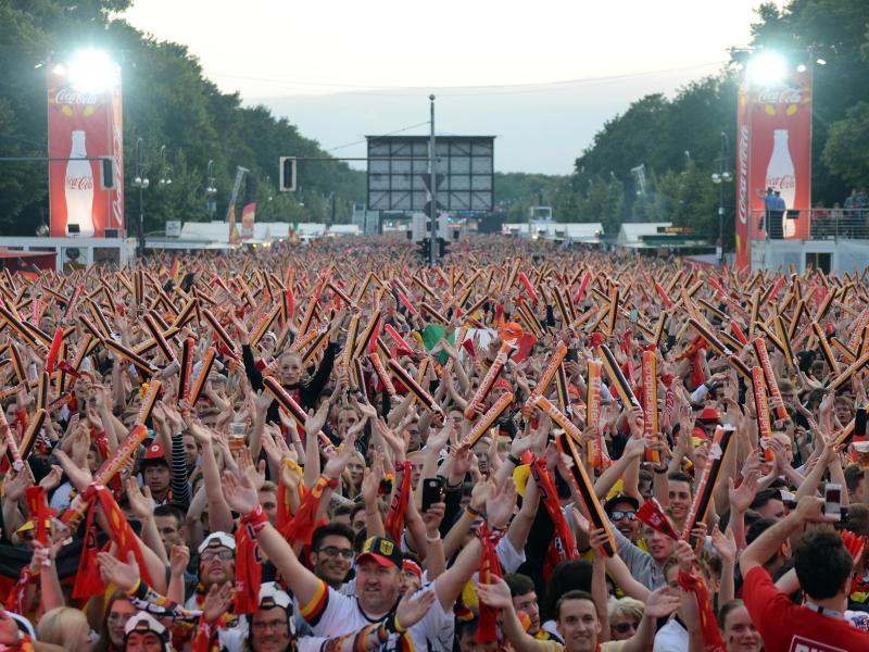 Auf der Fanmeile könnte es wieder einen großen Empfang des DFB-Teams geben Auf der Fanmeile könnte es wieder einen großen Empfang des DFB-Teams geben
