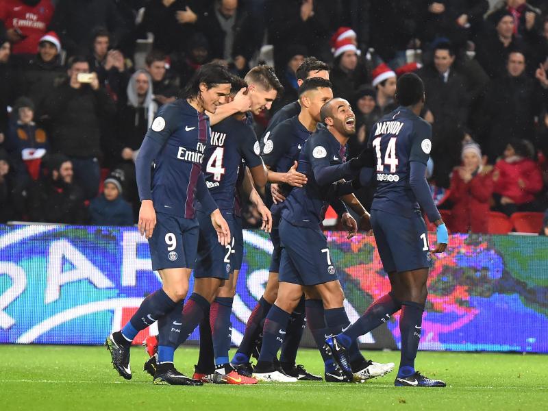 Die Spieler von Paris St. Germain feiern den Sieg über den FC Lorient