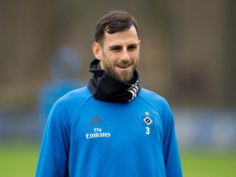 Mergim Mavraj feierte beim 5:0-Sieg der Hamburger sein Debüt im HSV-Trikot Mergim Mavraj feierte beim 5:0-Sieg der Hamburger sein Debüt im HSV-Trikot