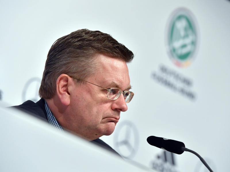 DFB-Präsident Reinhard Grindel muss sich weiter mit den Auswirkungen der WM-Affäre beschäftigen