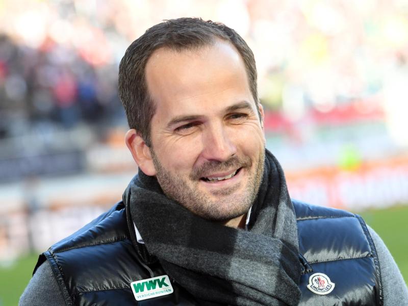 Augsburgs Trainer Manuel Baum kann für das Spiel gegen Leverkusen wieder mit einigen Leistungsträgern rechnen