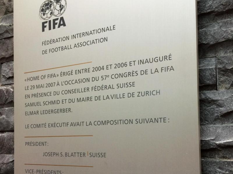 Die Gedenktafel hing im Eingangsbereich der FIFA-Zentrale in Zürich
