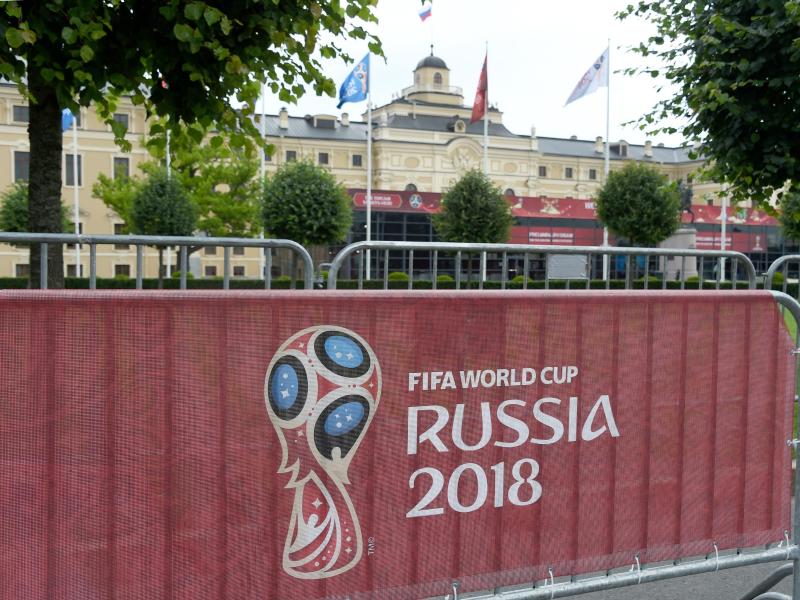 Über die Austragung der WM 2018 in Russland wird erneut diskutiert.