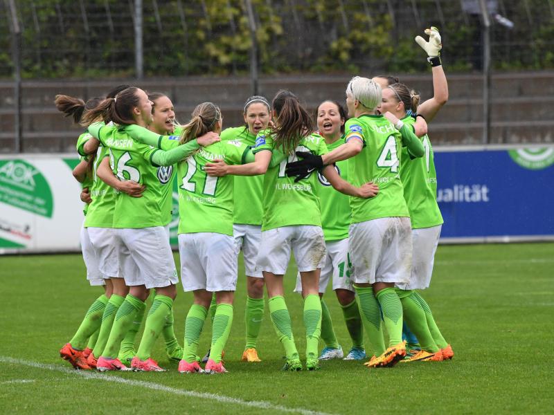 Die Fußballerinnen vom VfL Wolfsburg liegen auf Titelkurs
