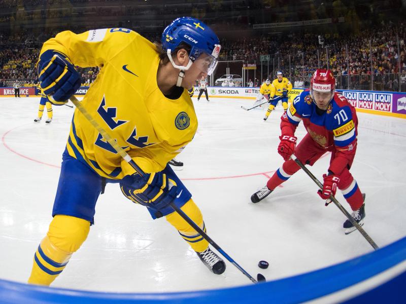 Die Schweden um Victor Rask (l) verloren zum Auftakt gegen Russland.
