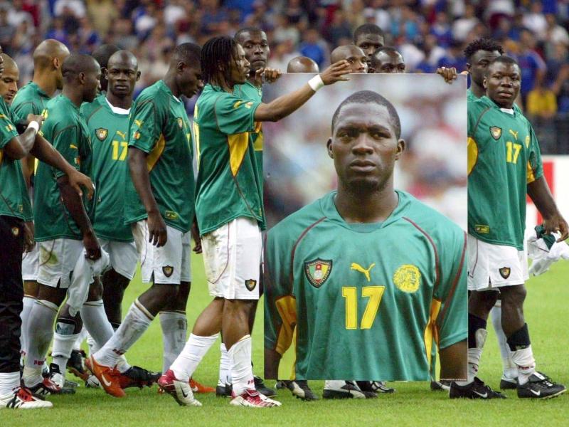Die Nationalspieler Kameruns erinnerten 2003 mit einem Porträt an den verstorbenen Marc-Vivien Foé