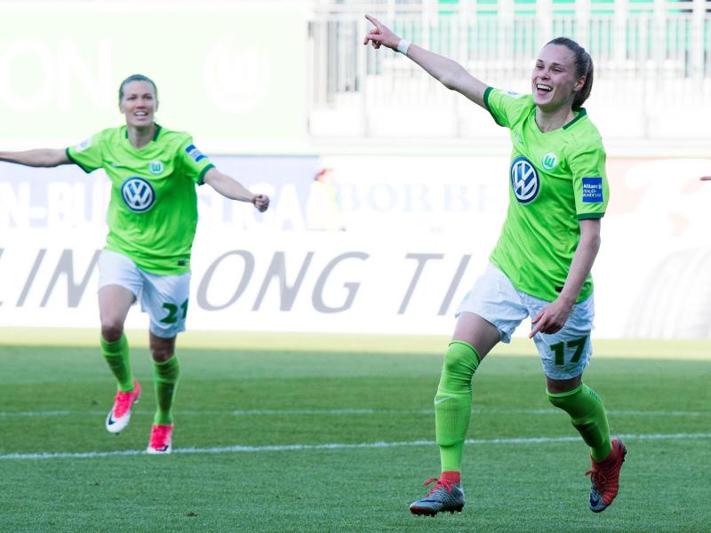Wolfsburgs Ewa Pajor (rechts) traf beim 6:0-Erfolg gegen Union Berlin dreimal