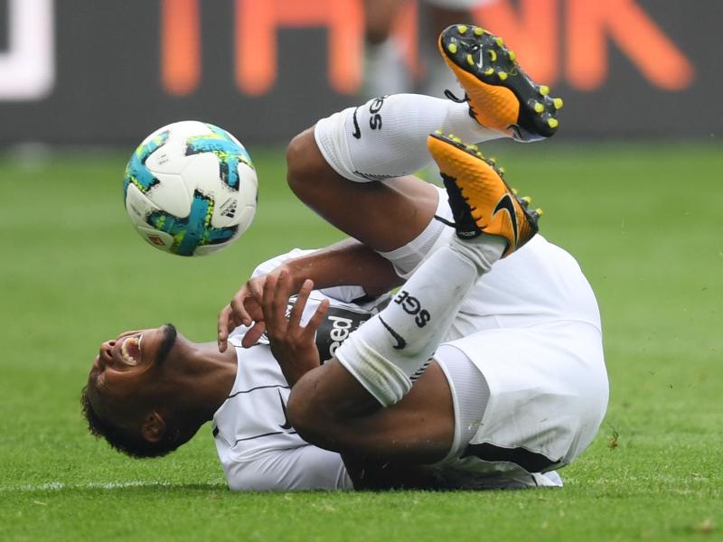 Jonathan de Guzmán zog sich im Testspiel der Eintracht gegen den SV Sandhausen eine Schulterverletzung zu