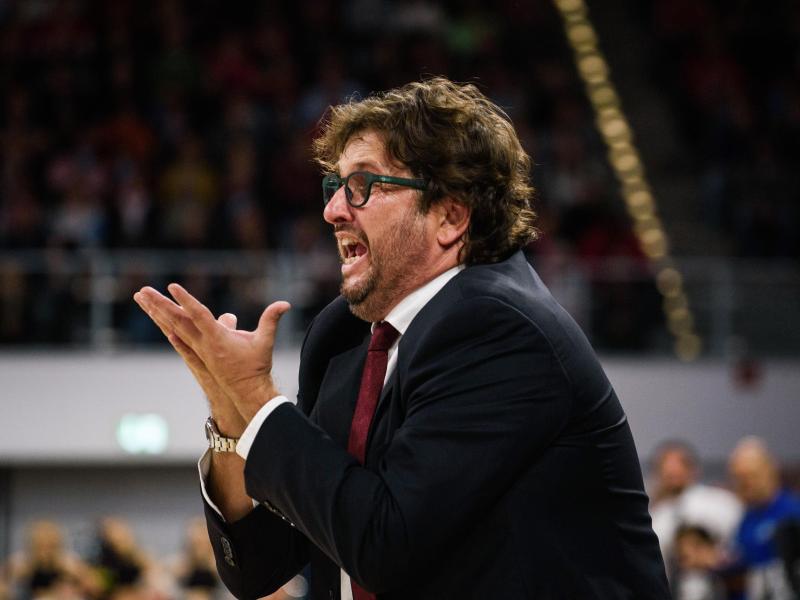 Trainer Andrea Trinchieri kassierte mit Brose Bamberg eine Niederlage gegen Khimki Moskau. Trainer Andrea Trinchieri kassierte mit Brose Bamberg eine Niederlage gegen Khimki Moskau.