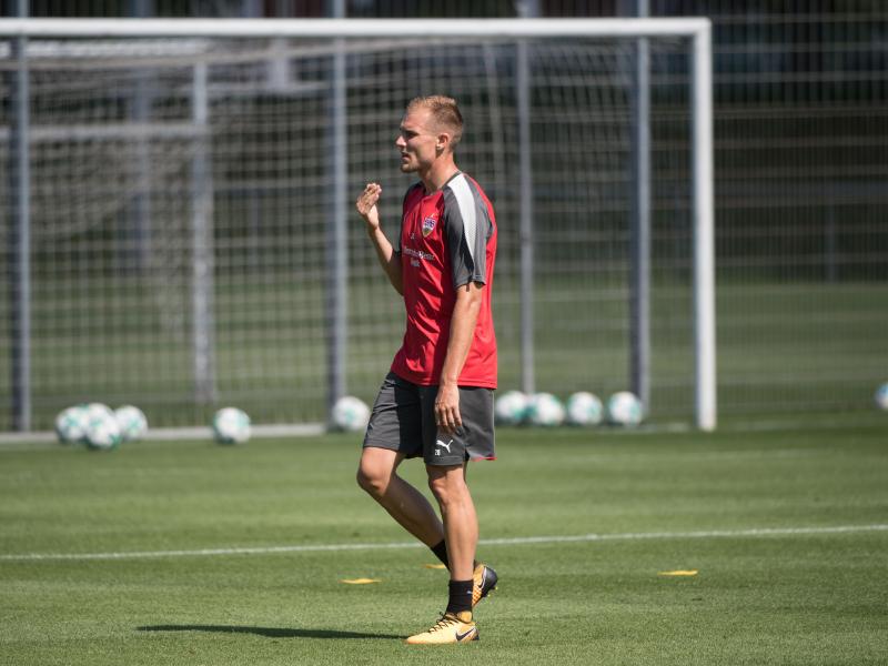 Musste im VfB-Trainingslager in La Manga verletzt den Platz verlassen: Holger Badstuber Musste im VfB-Trainingslager in La Manga verletzt den Platz verlassen: Holger Badstuber