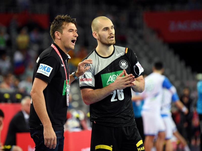 Bundestrainer Christian Prokop (l.) holte Maximilian Janke als Ersatz für Paul Drux zurück ins DHB-Aufgebot Bundestrainer Christian Prokop (l.) holte Maximilian Janke als Ersatz für Paul Drux zurück ins DHB-Aufgebot