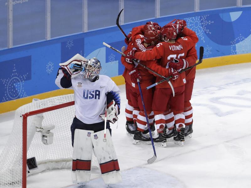 Die Mannschaft der Olympischen Athleten aus Russland bejubelt ihren Sieg gegen die USA Die Mannschaft der Olympischen Athleten aus Russland bejubelt ihren Sieg gegen die USA