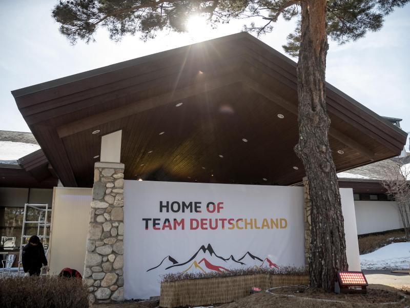 Der Eingang zum Deutschen Haus in Pyeongchang mit der Aufschrift Home of Team Deutschland Der Eingang zum Deutschen Haus in Pyeongchang mit der Aufschrift Home of Team Deutschland
