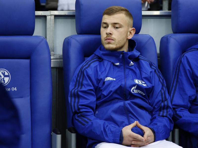 Max Meyer steht noch bis zum Saisonende beim FC Schalke 04 unter Vertrag Max Meyer steht noch bis zum Saisonende beim FC Schalke 04 unter Vertrag