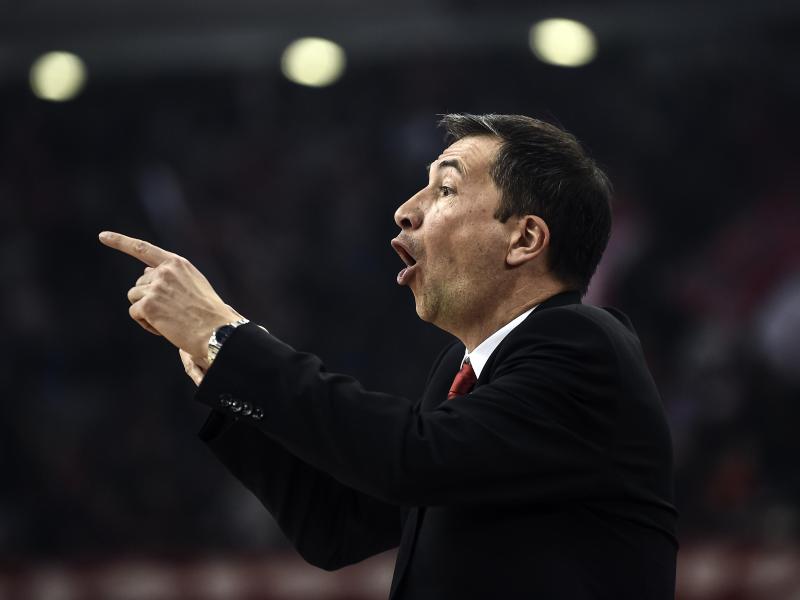 Abreibung für Brose Bamberg und Trainer Luca Banchi Abreibung für Brose Bamberg und Trainer Luca Banchi