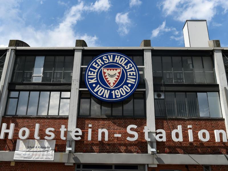 Das Stadion des Fußball-Zweitligisten Holstein Kiel ist nicht erstligatauglich