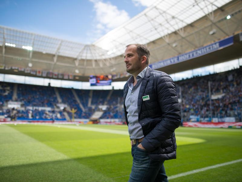 Augsburgs Trainer Manuel Baum kritisierte nach dem 33. Spieltag die Schiedsrichterleistung