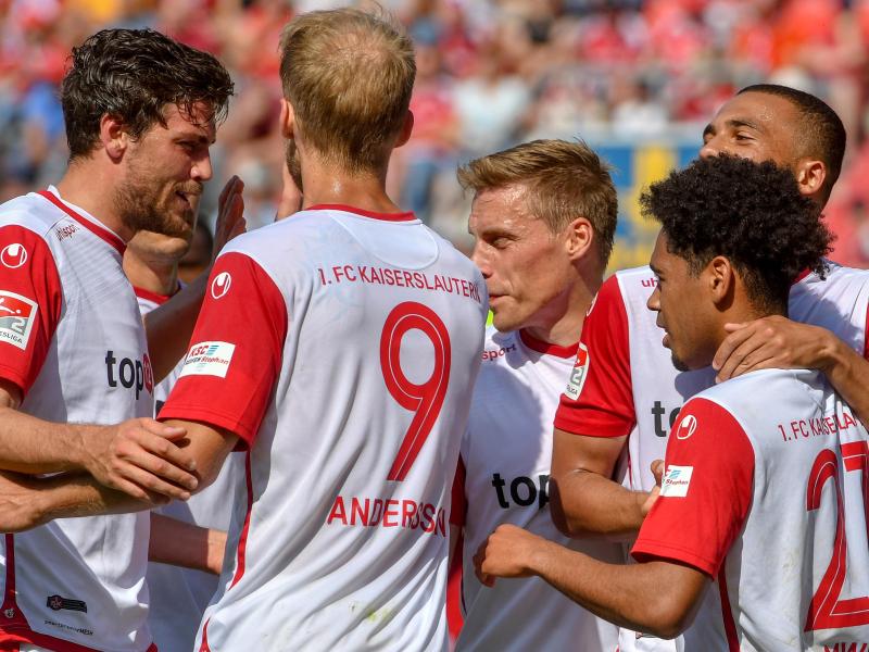 Der 1. FC Kaiserslautern hat sich mit einem Sieg aus der 2. Liga verabschiedet.