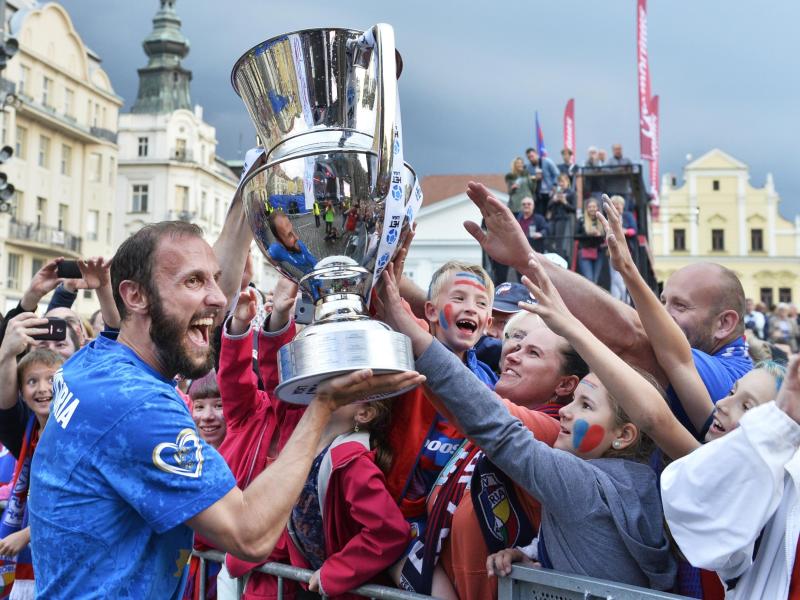 Ex-Bundesliga-Profi Roman Hubnik feierte mit Viktoria Pilsen den Gewinn der tschechischen Meisterschaft