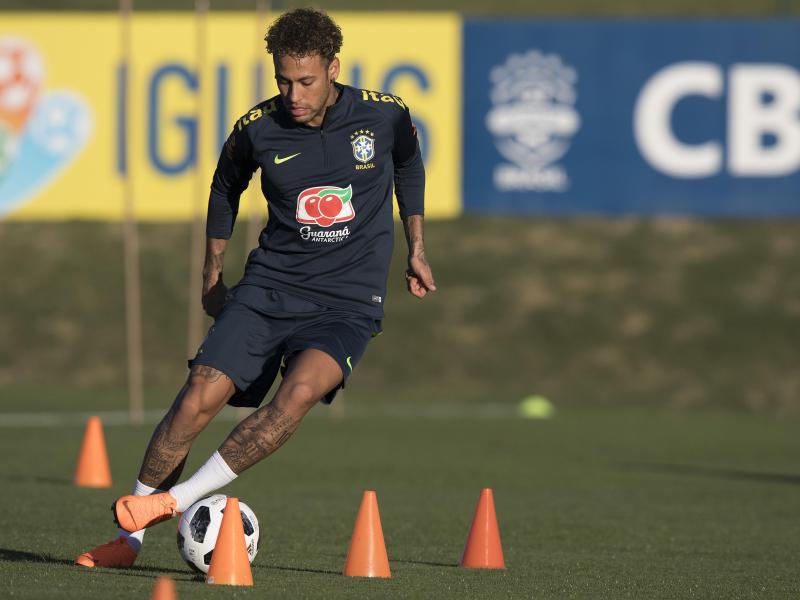 Brasiliens Topstar Neymar hat das Training aufgenommen