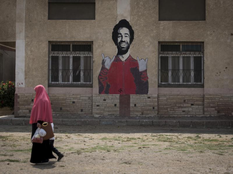 Ein Graffiti des ägyptischen Stürmerstars Mohamed Salah ziert das Jugendzentrum in Nagrig