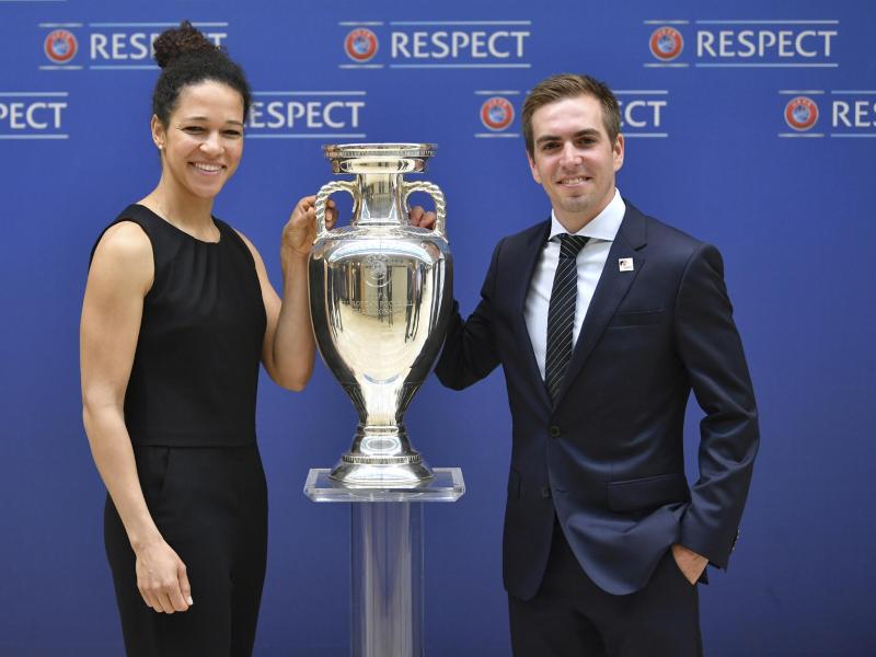 Philipp Lahm nimmt Mesut Özil und Ilkay Gündogan in Schutz Philipp Lahm nimmt Mesut Özil und Ilkay Gündogan in Schutz
