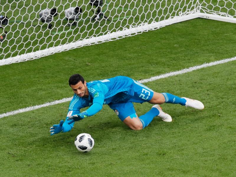 Mohamed El-Shenawy gegen Uruguay in Aktion