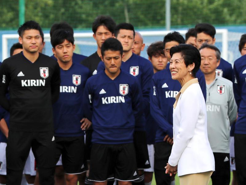 Japans Prinzessin Hisako Takamado besucht die Nationalmannschaft beim Training