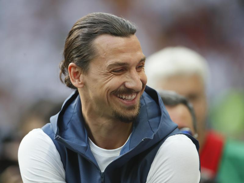 Schwedens Ex-Nationalspieler Zlatan Ibrahimovic stichelt gegen seine ehemaligen Kollegen