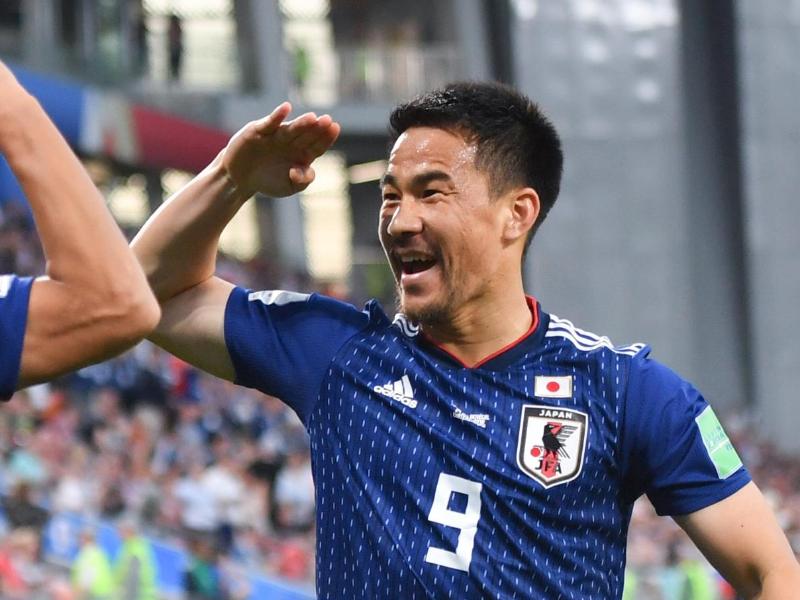 Shinji Okazaki bejubelt einen Treffer im Spiel gegen Kolumbien