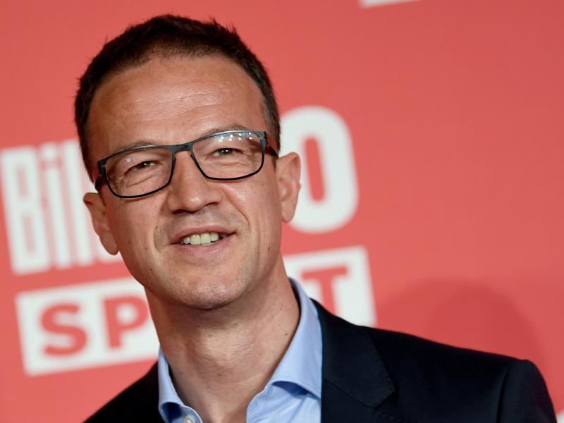 Fredi Bobic und Eintracht Frankfurt haben sich auf eine lange Zusammenarbeit verständigt Fredi Bobic und Eintracht Frankfurt haben sich auf eine lange Zusammenarbeit verständigt
