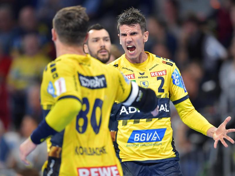Die Löwen-Spieler feiern den Sieg gegen Gummersbach. Die Löwen-Spieler feiern den Sieg gegen Gummersbach.