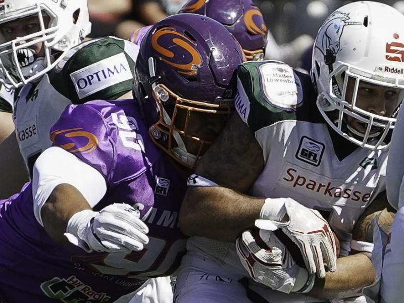 Marc Anthony Hor (M) von Frankfurt Universe in Aktion