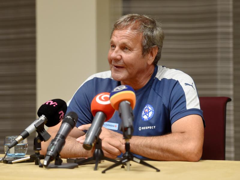 Der slowakische Fußball-Nationaltrainer Jan Kozak hat sein Amt nach fünf Jahren auf eigenen Wunsch niedergelegt